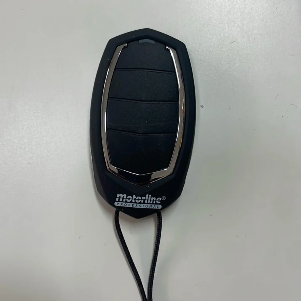 שלט רחוק Motorline לשערים ומחסומים 4 לחצנים